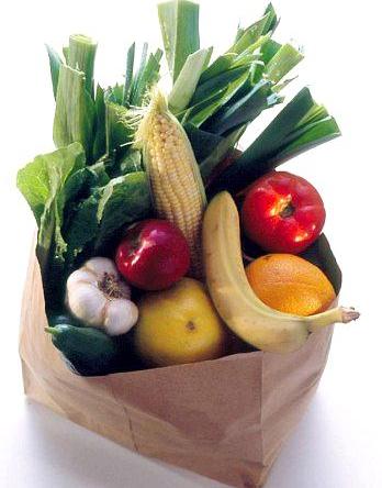 fresh_fruit_and_vegetables_in_a_paper_grocery_bag_619869.jpg